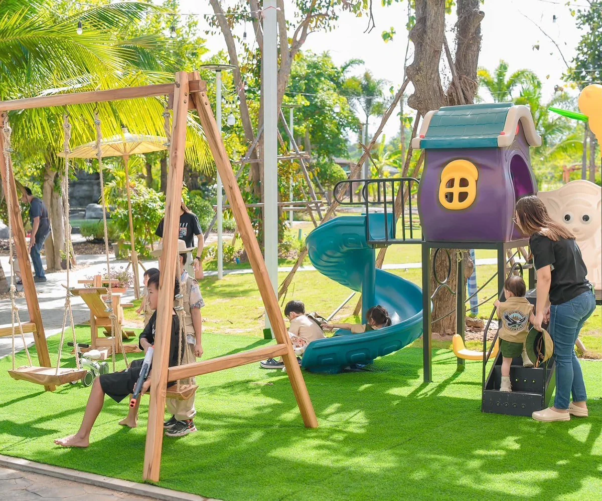 หญ้าเทียมในสนามเด็กเล่น ลดการบาดเจ็บและเพิ่มความมั่นใจให้ผู้ปกครอง