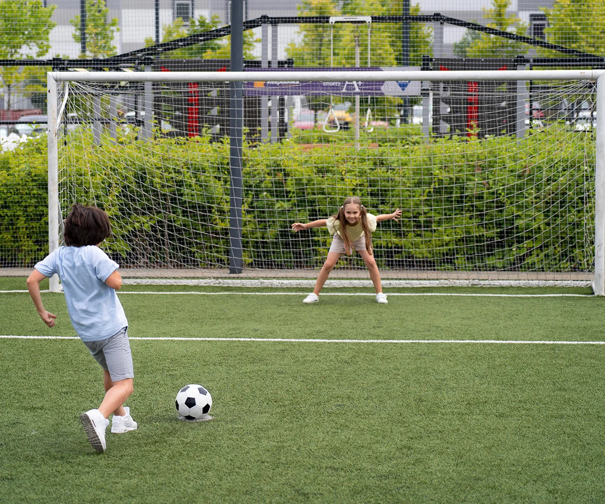 หญ้าเทียมกับสนามฟุตซอล แตกต่างจากสนามฟุตบอลอย่างไร