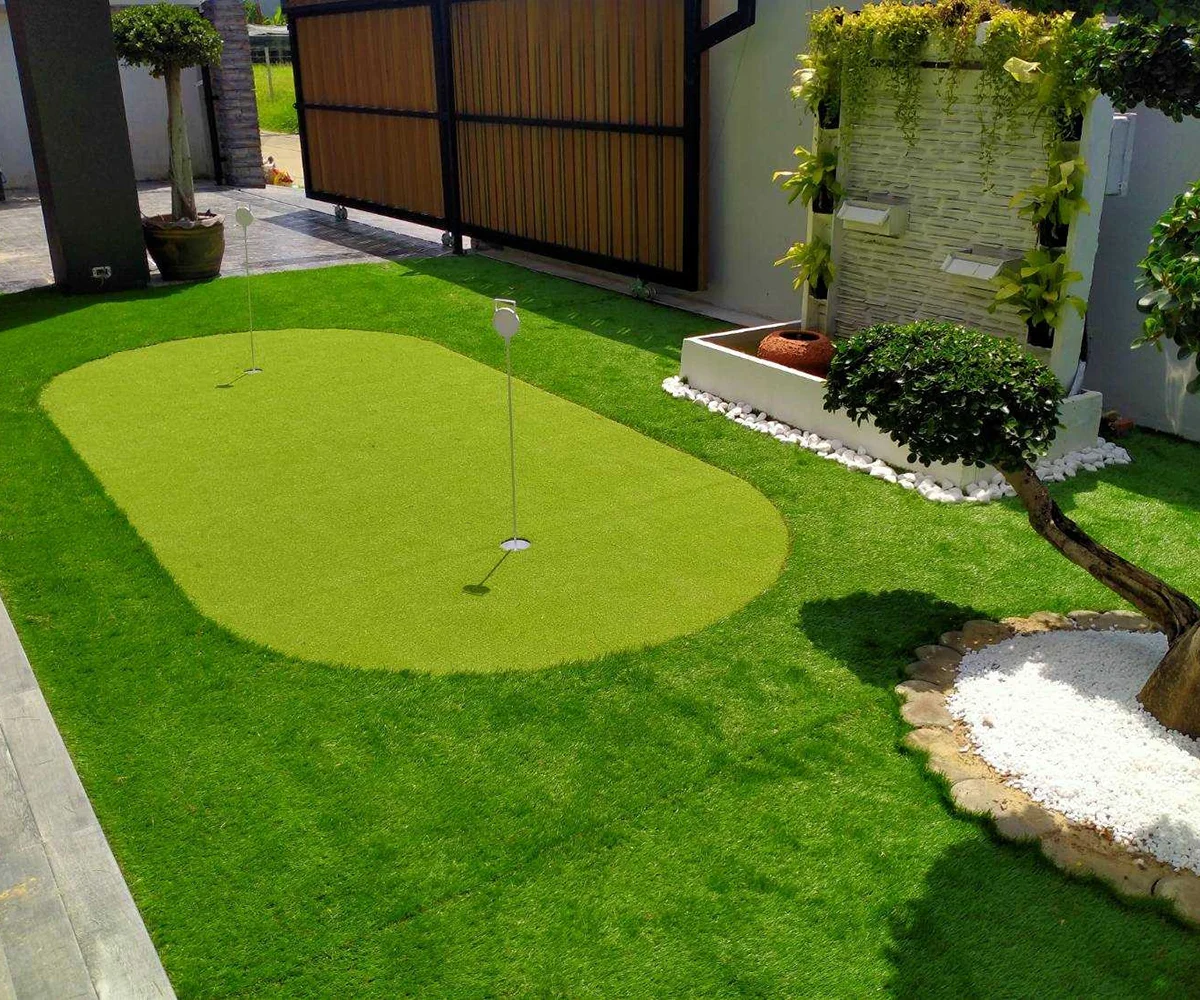 หญ้าเทียมกับสนามฝึกซ้อมกอล์ฟในบ้าน