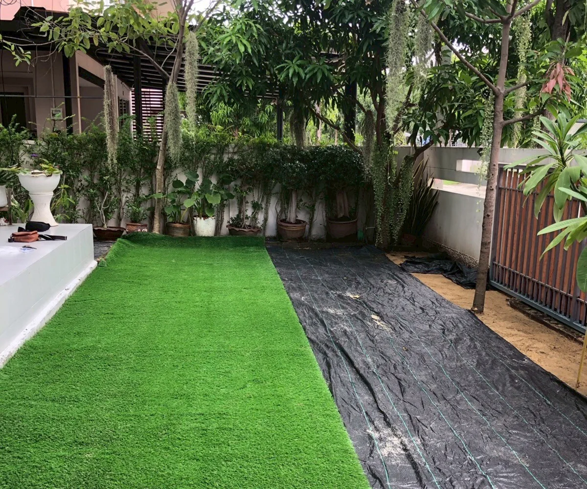 หญ้าเทียมราคาถูก เลือกยังไงให้คุ้ม ไม่พังไว